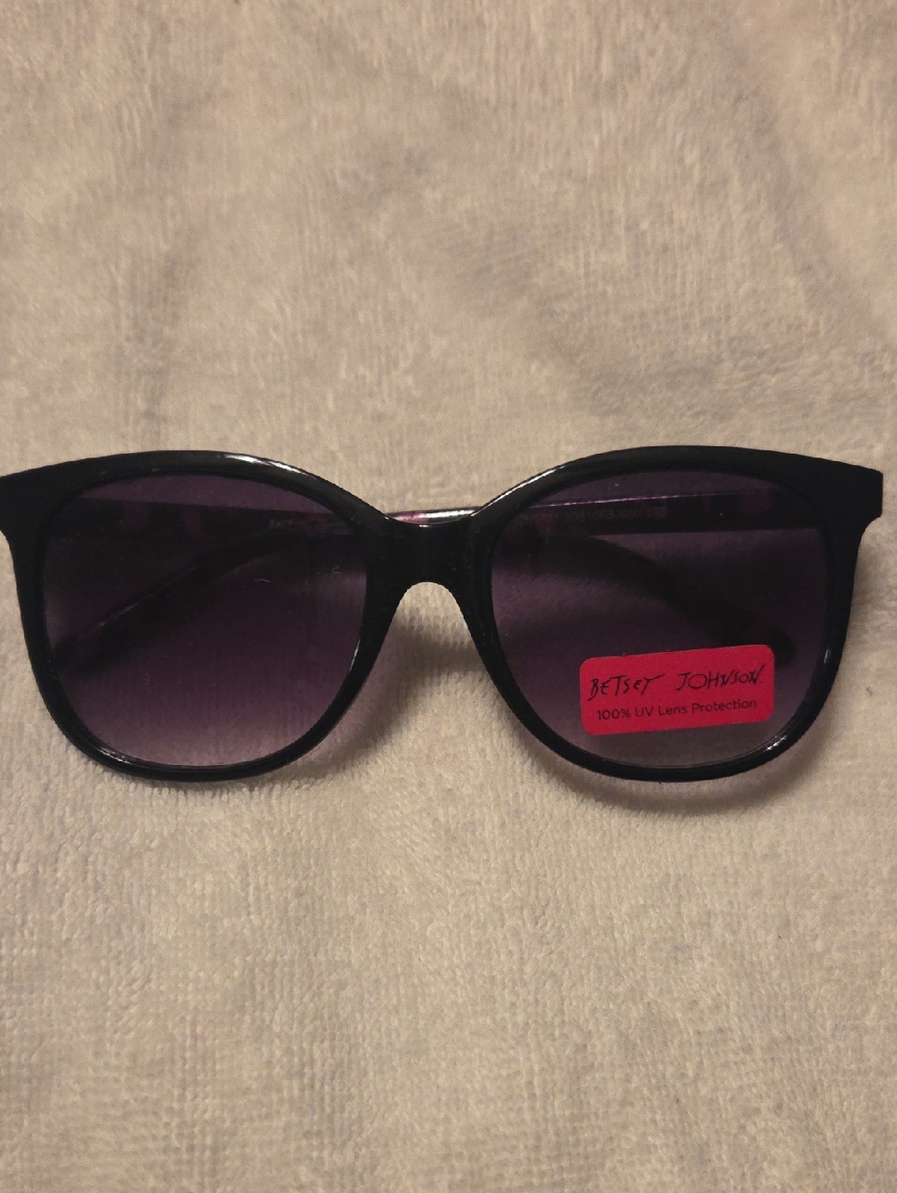 Betsey Johnson Black Frame Purple Gradient Lens Women's Sunglasses(#18)